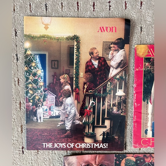 Vintage Avon Christmas Catalogs Lot 1 - Picture 9 of 9